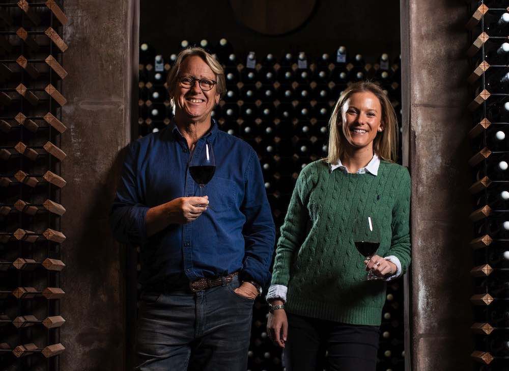 https://www.vinocorpperu.com/images/bodegas/yalumba/Robert Hill-Smith and Jessica Hill-Smith-min.jpg